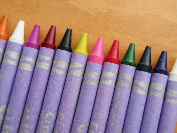 画像1: Crayola ラメラメクレヨン 16色 (1)