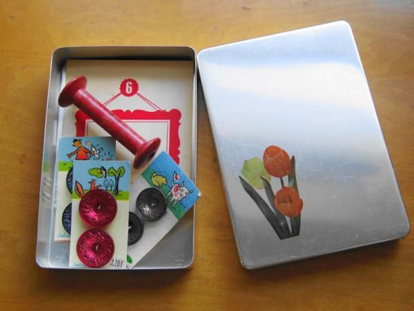 画像1: 昭和レトロ　アルミのお弁当箱　チューリップ (1)