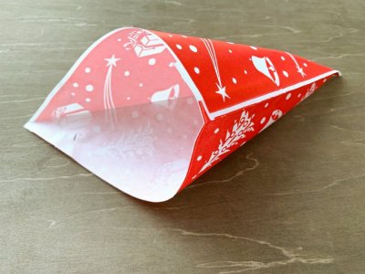画像3: ドイツ　クリスマス柄の三角袋　赤　5枚セット