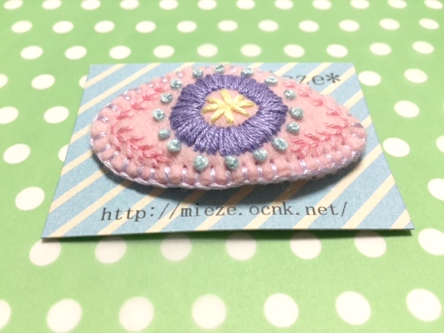 mieze* フェルト×刺繍のパッチンピン